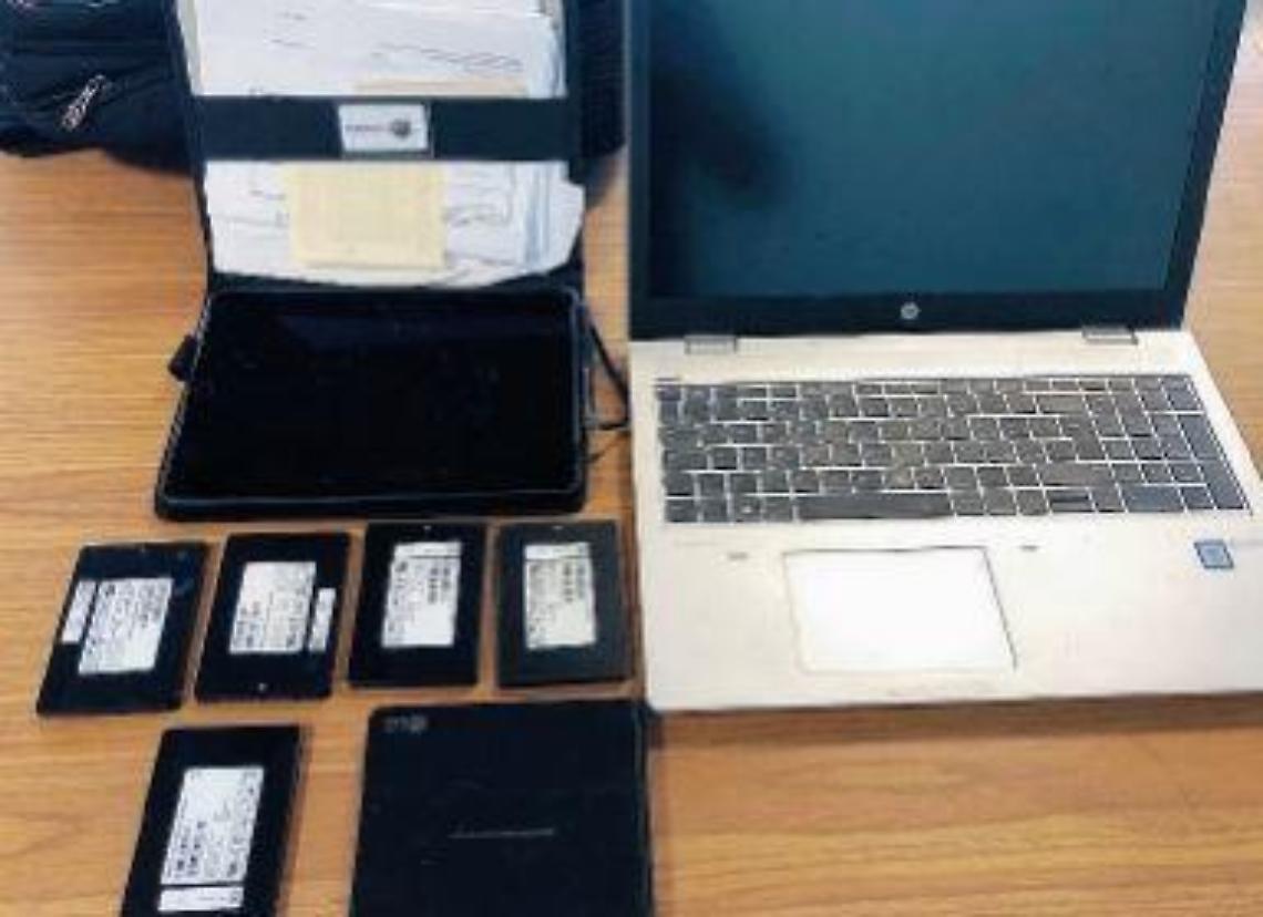 Rubano dall'auto di un medico in sosta all'autogrill: arrestati e gi&agrave; liberi