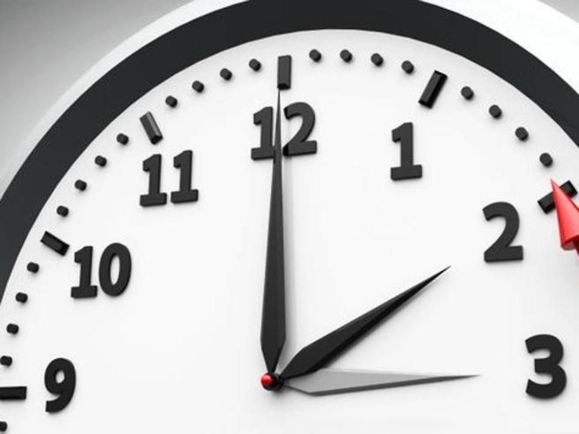 Stanotte le lancette si spostano indietro di 60 minuti: torna l'ora solare