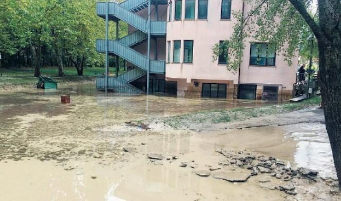 Scuola elementare allagata: due classi spostate negli uffici comunali