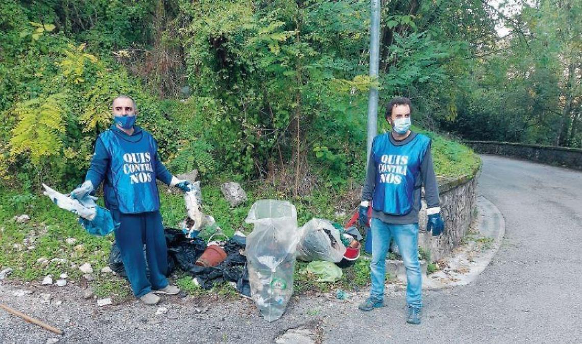 Ambiente sotto tiro, rifiuti ovunque:  chieste telecamere subito