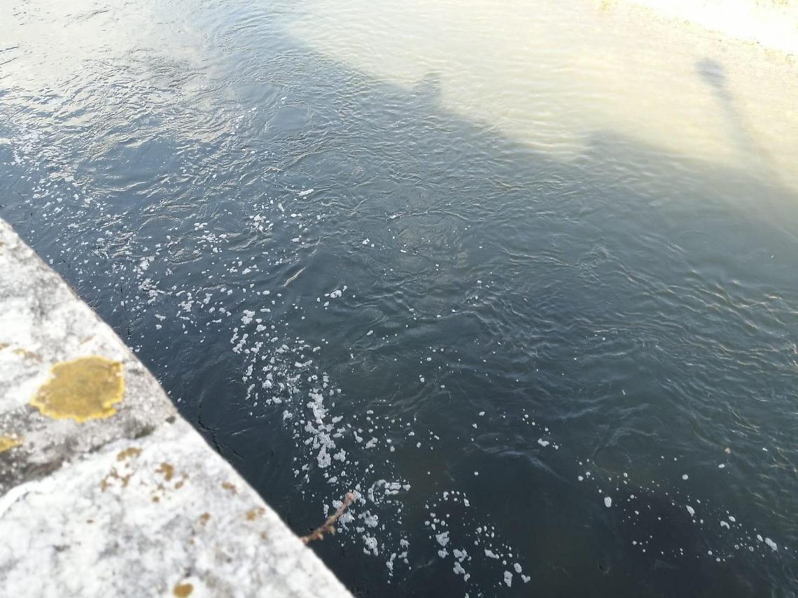 Fiume Liri, torna la schiuma bianca: allarme e rabbia fra i cittadini