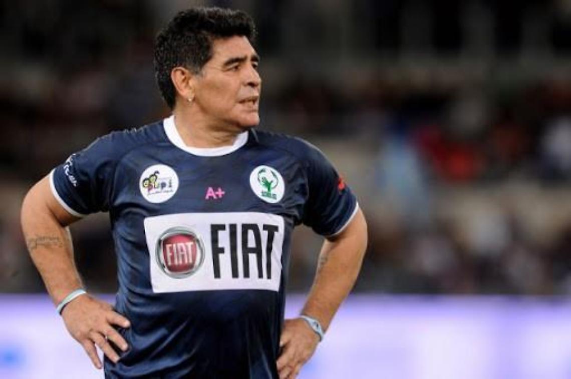 Shock nel mondo del calcio: muore il 'Pibe de Oro' Diego Armando Maradona