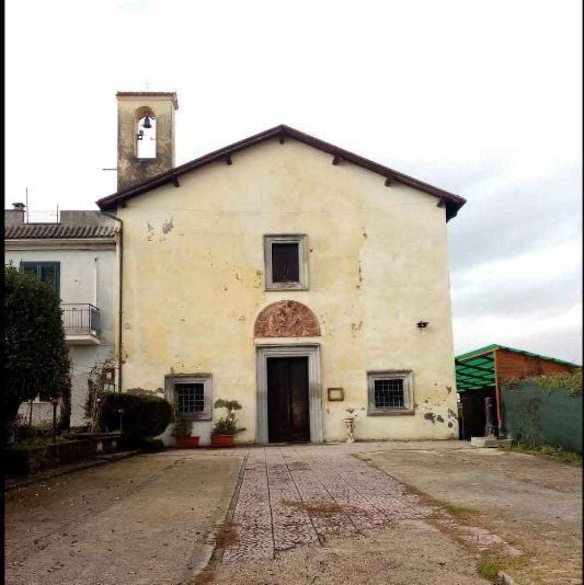 Assembramento in chiesa e intervento dei carabinieri: il prete chiede scusa