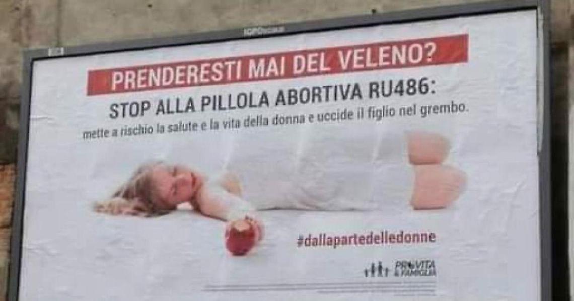 Pillola abortiva come la mela avvelenata di Biancaneve: manifesto shock. La condanna