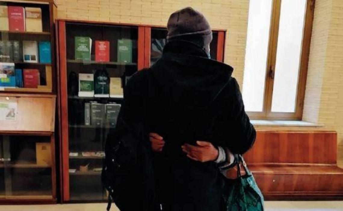 Litigi e denunce, poi i baci in tribunale. Una riappacificazione da libro 'Cuore'