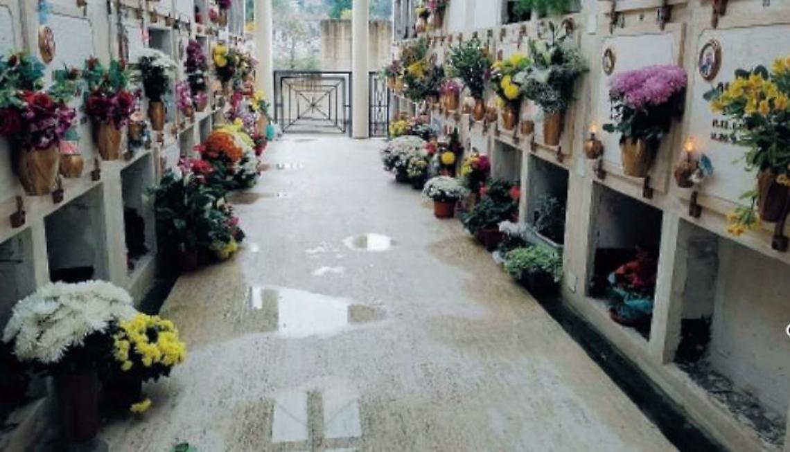 Cimitero comunale nel degrado: nessuna manutenzione e troppi furti