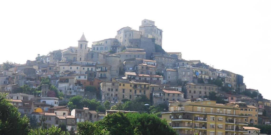 Maltempo e danni, devastati i tetti delle palazzine nel quartiere Di Vittorio