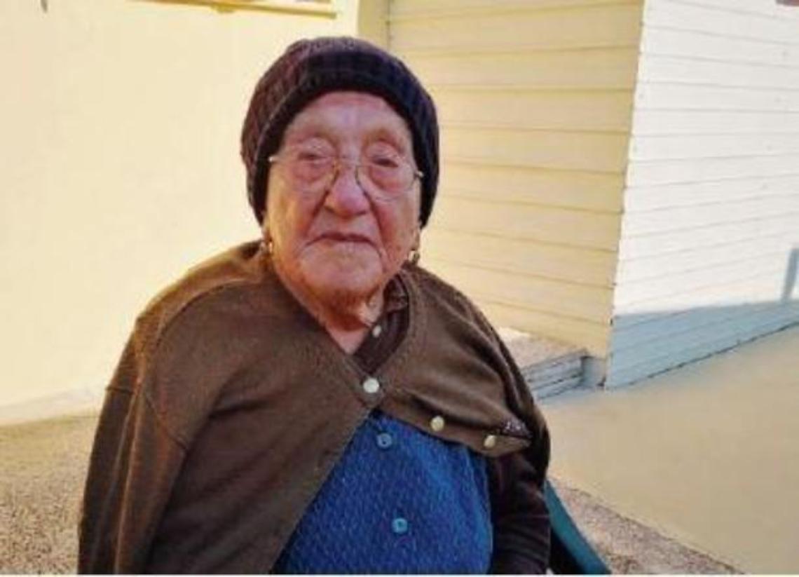 Nonna Domenica spegne 100 candeline: festa in famiglia per il grande traguardo
