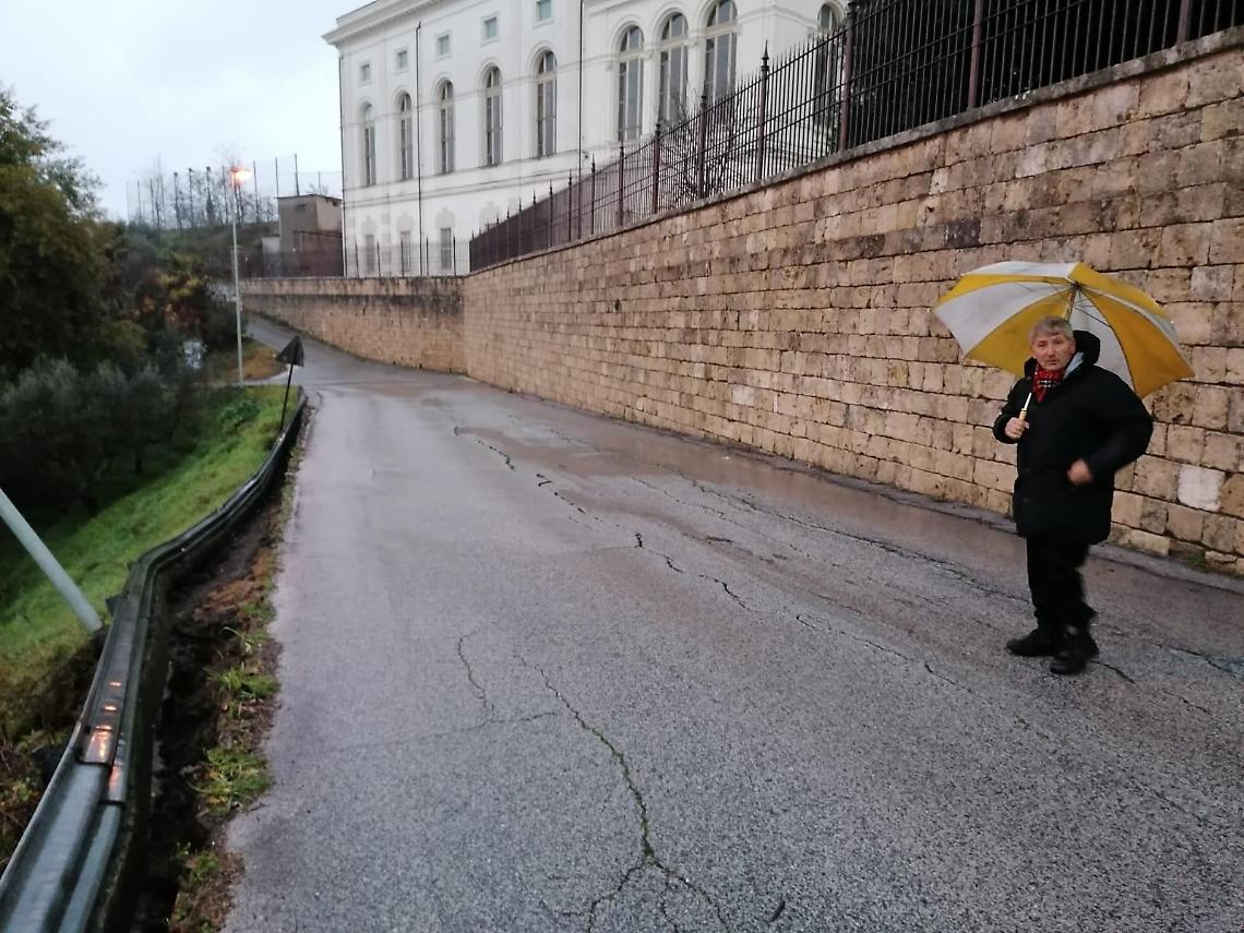 Anagni, frana via Calzatora: scatta l'allarme. Disagi alla circolazione