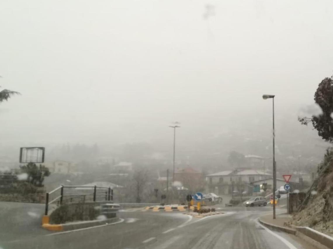 Maltempo, da domani nevicate anche a basse quote: scatta l'allerta meteo
