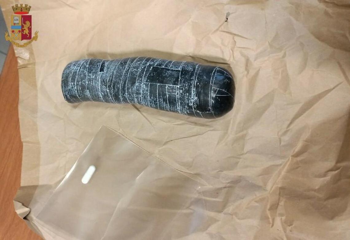 In viaggio con 3 etti di eroina nelle parti intime: la decisione del giudice