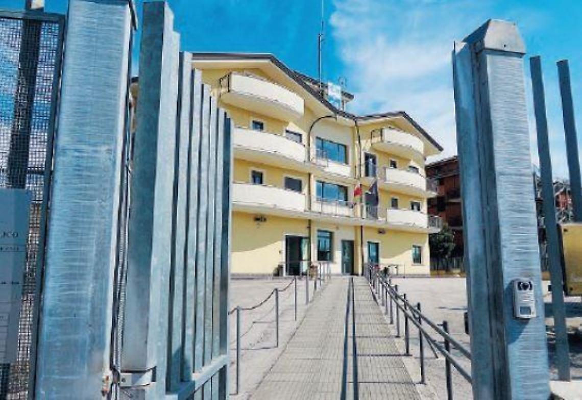 Straniero truffato da un pensionato: l'anziano prende i soldi e non lo aiuta
