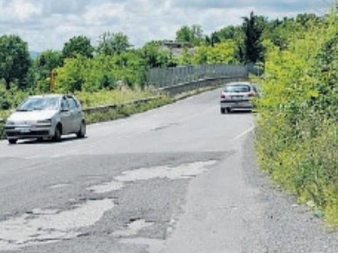 Superstrada Cassino-Formia pericolosa: con la pioggia le buche diventano voragini