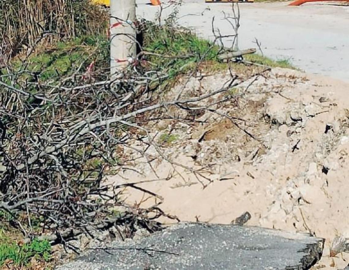 Frana a San Michele, la terra continua a cedere: residenti spaventati