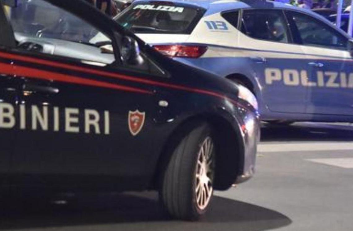 Litigio con furto di telefonino. I carabinieri lo fermano ma fugge: denunciato