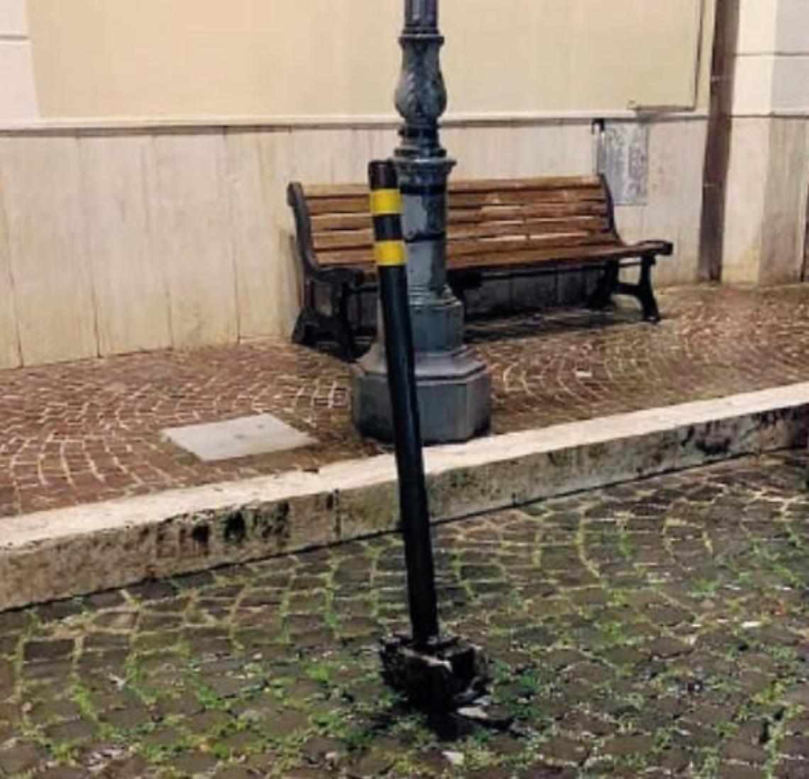 Dissuasore danneggiato, i quattro ragazzi responsabili del gesto chiedono scusa