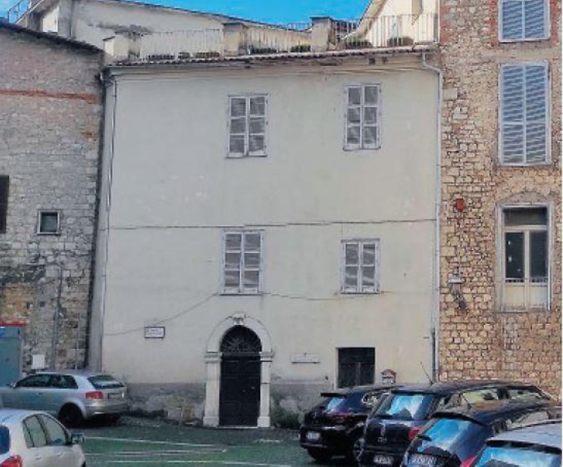 Alatri, una nuova asta per l'edificio delle Calvariane a piazza Pietrobono