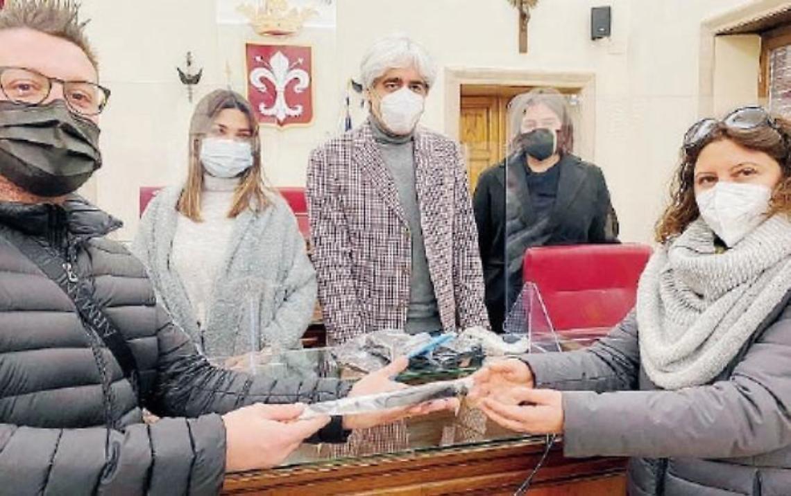 Banca dei capelli: donate le ciocche per le parrucche dei pazienti oncologici