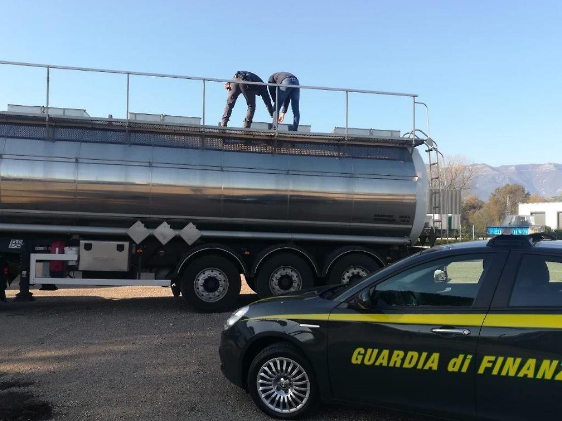 Maxi frode sul carburante dall'est Europa: fatture false per 65 milioni. Due arresti