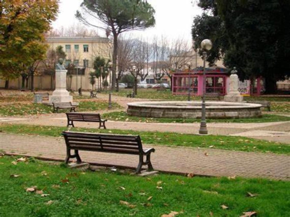 Siringhe abbandonate nel parco Santa Chiara...e ora spuntano anche preservativi