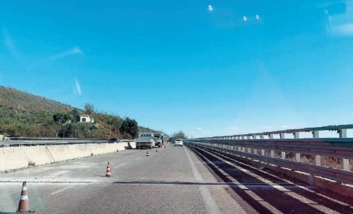 Giunti sconnessi sulla superstrada: proseguono i lavori per la messa in sicurezza