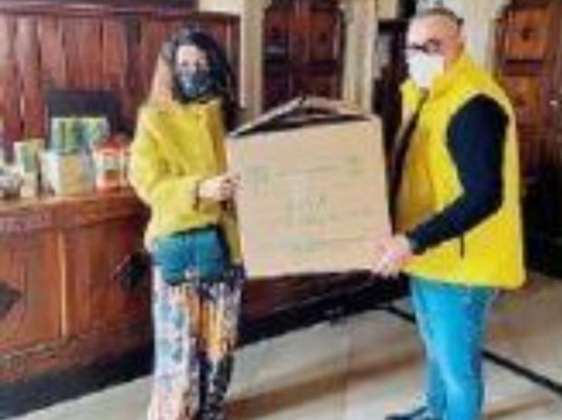 Generi alimentari alle famiglie in difficoltà: la solidarietà non si ferma