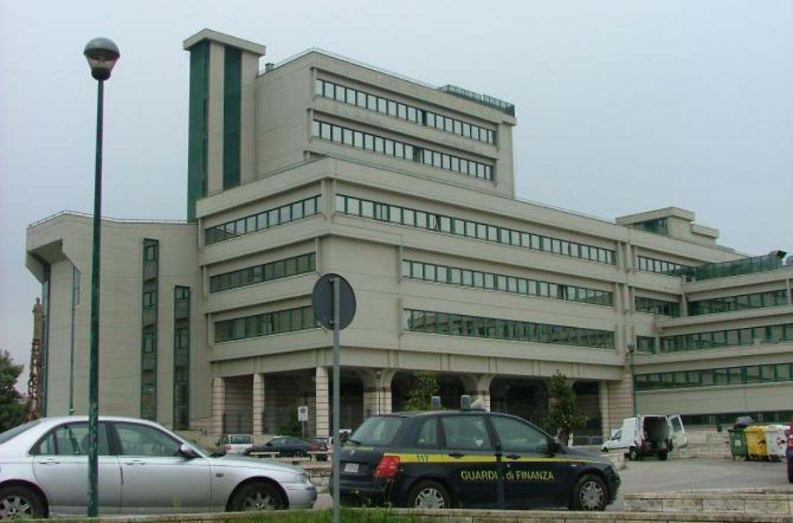 Abbandona il figlio down di due anni, padre denunciato