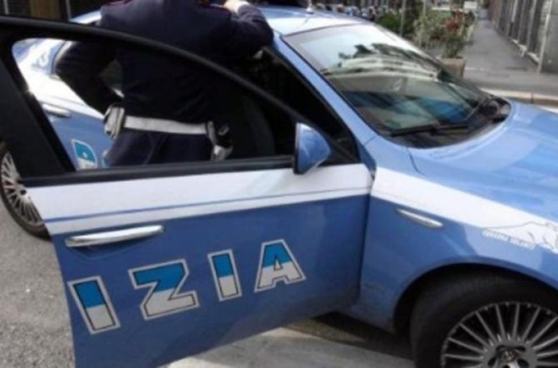 Rapina a mano armata in piazza Pertini: arrestati un uomo e una donna