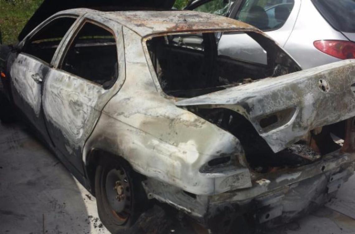Gli brucia l'auto  per vecchi dissapori <br>Rintracciato e denunciato
