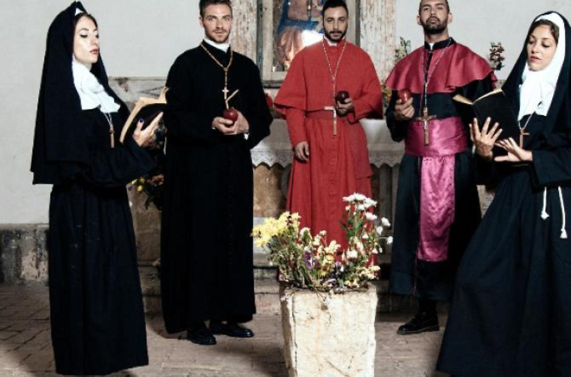 Chiesa come set pubblicitario<br>L'ira del parroco e dei cittadini