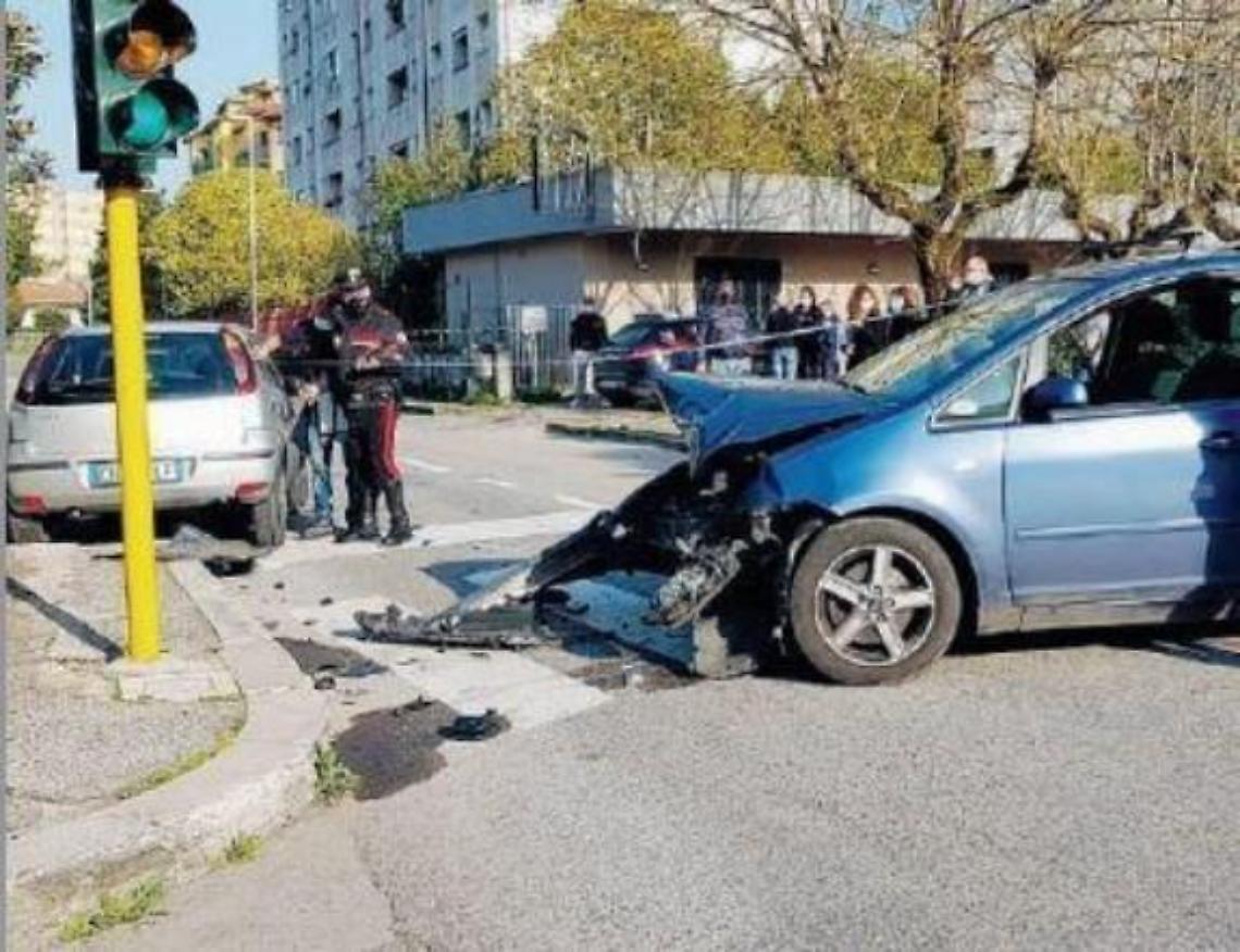 Scontro tra due auto, ferito un 60enne: trasportato in ospedale in codice rosso