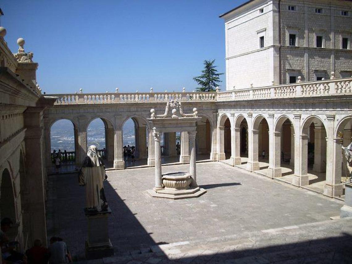 Scandalo Vittorelli <br>L'abbazia rompe il silenzio