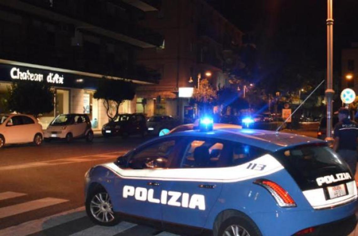 Gli chiede un passaggio <br>E gli ruba il cellulare: denunciata