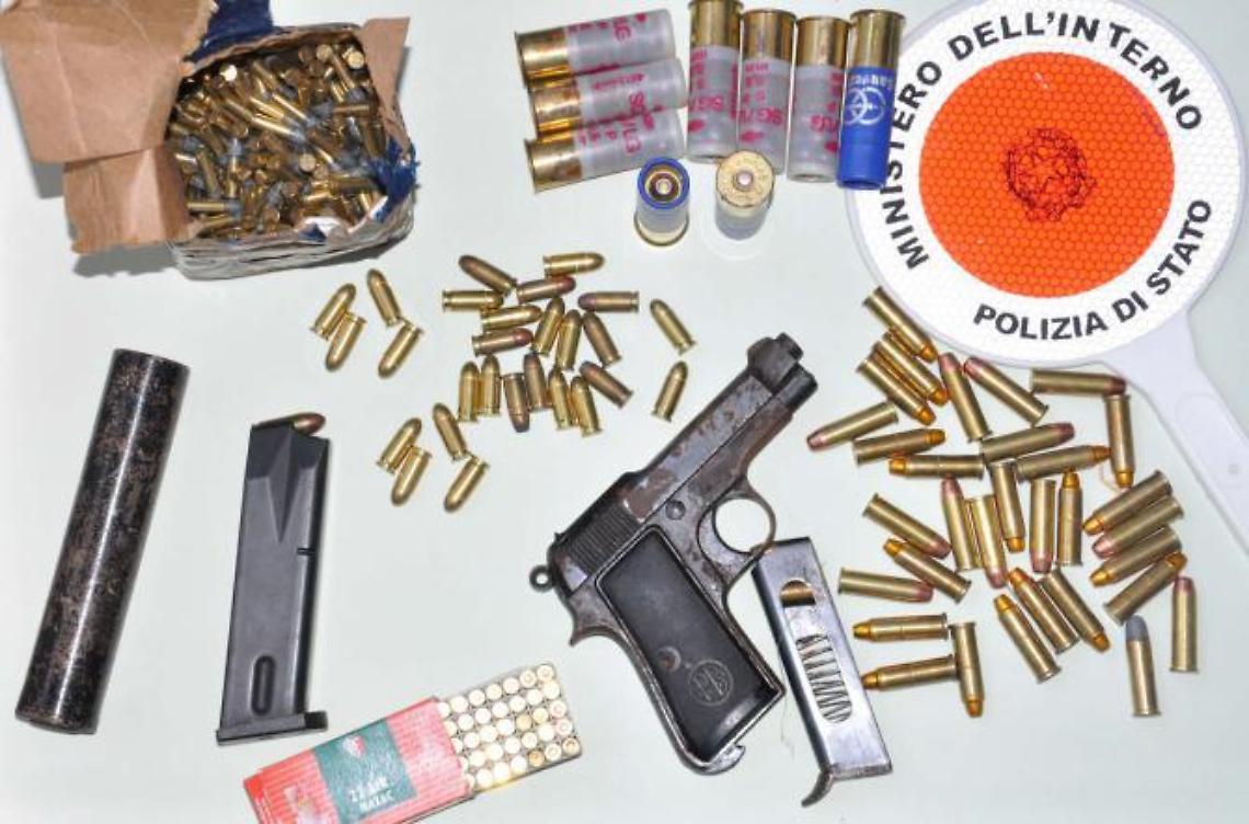 Operazione della polizia in un casolare<br> Trovate armi e munizioni<br>