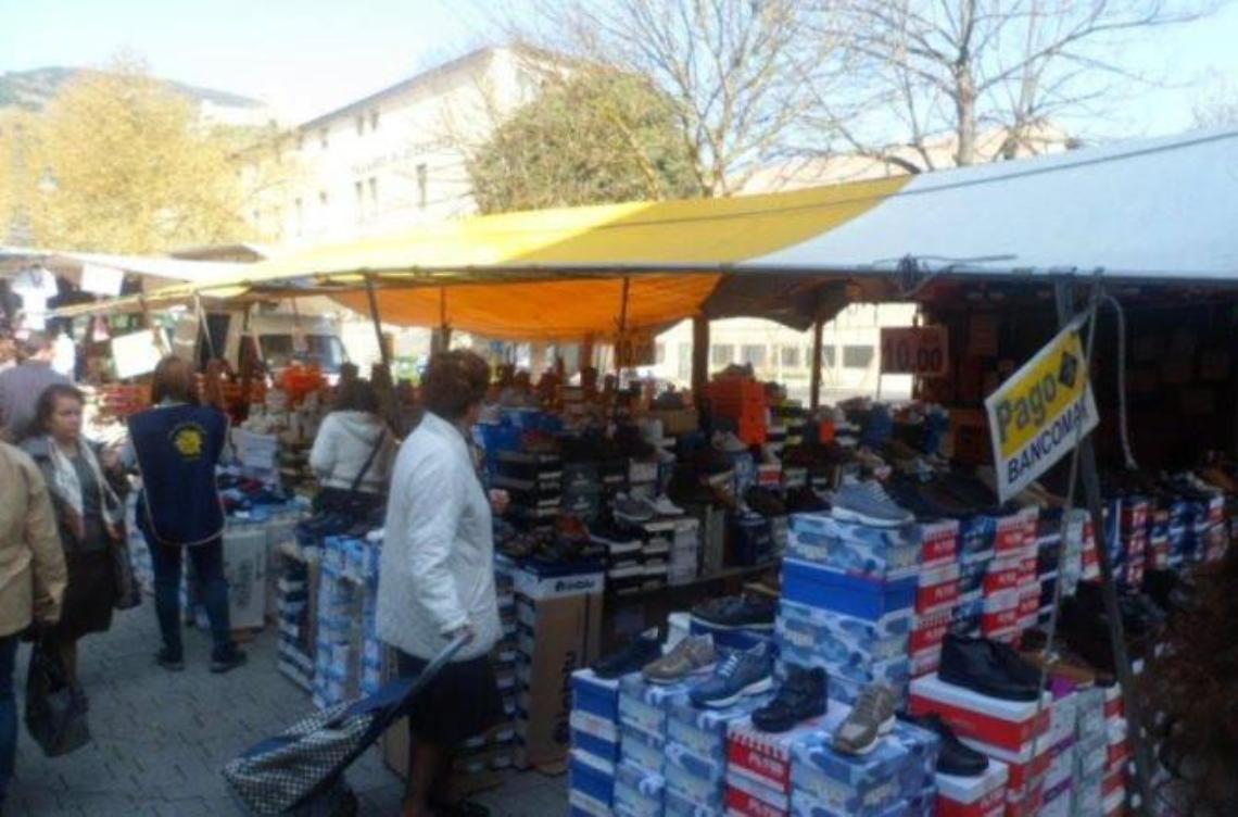 Blitz al mercato settimanale <br>Volantinaggio nel mirino