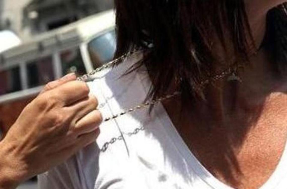 Pensionato scippato in pieno giorno <br>Catenina d'oro strappata dal collo