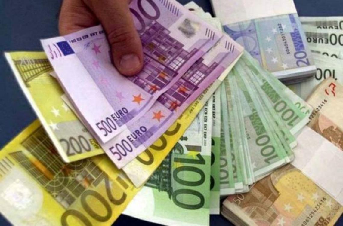 "Compro auto, pago in contanti" <br>La truffa gira sui parabrezza 