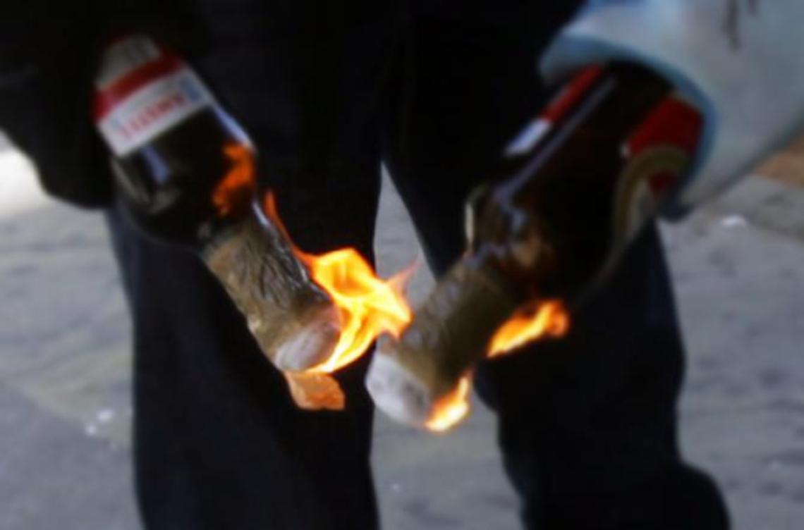 Molotov contro un cancello <br>La polizia indaga<br>