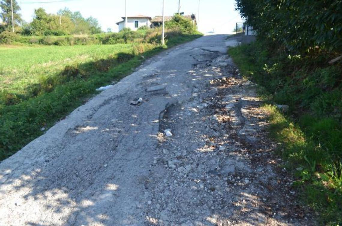Via Tufo strada preistorica<br>Crociata di residenti e automobilisti