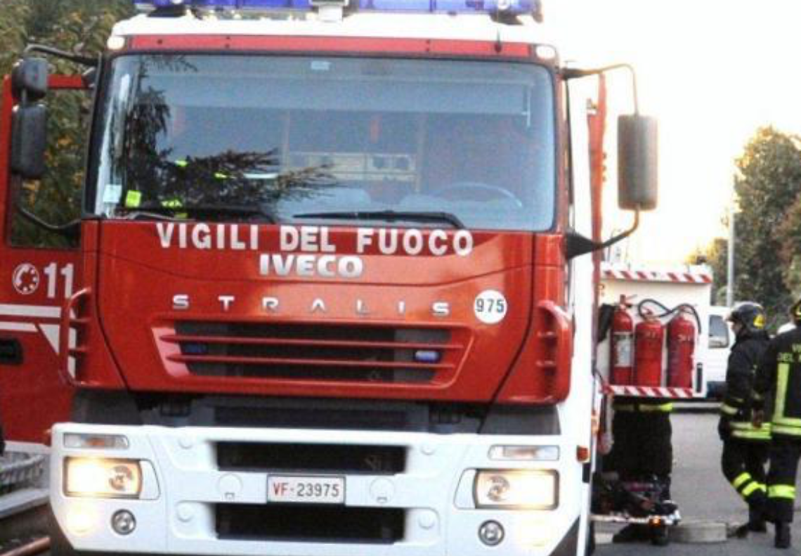 Veicolo in fiamme tra Ceprano e Frosinone: lunga coda in autostrada
