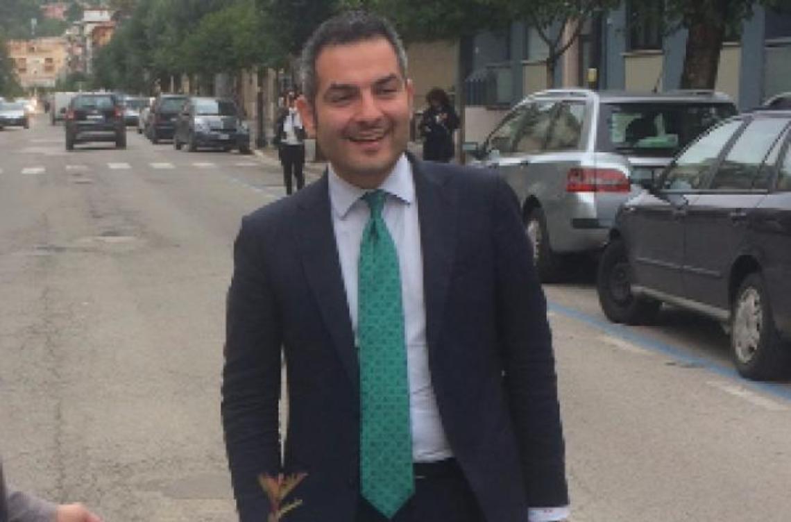 Una campagna elettorale tra piazza e tribunale. C'è il rinvio a giudizio