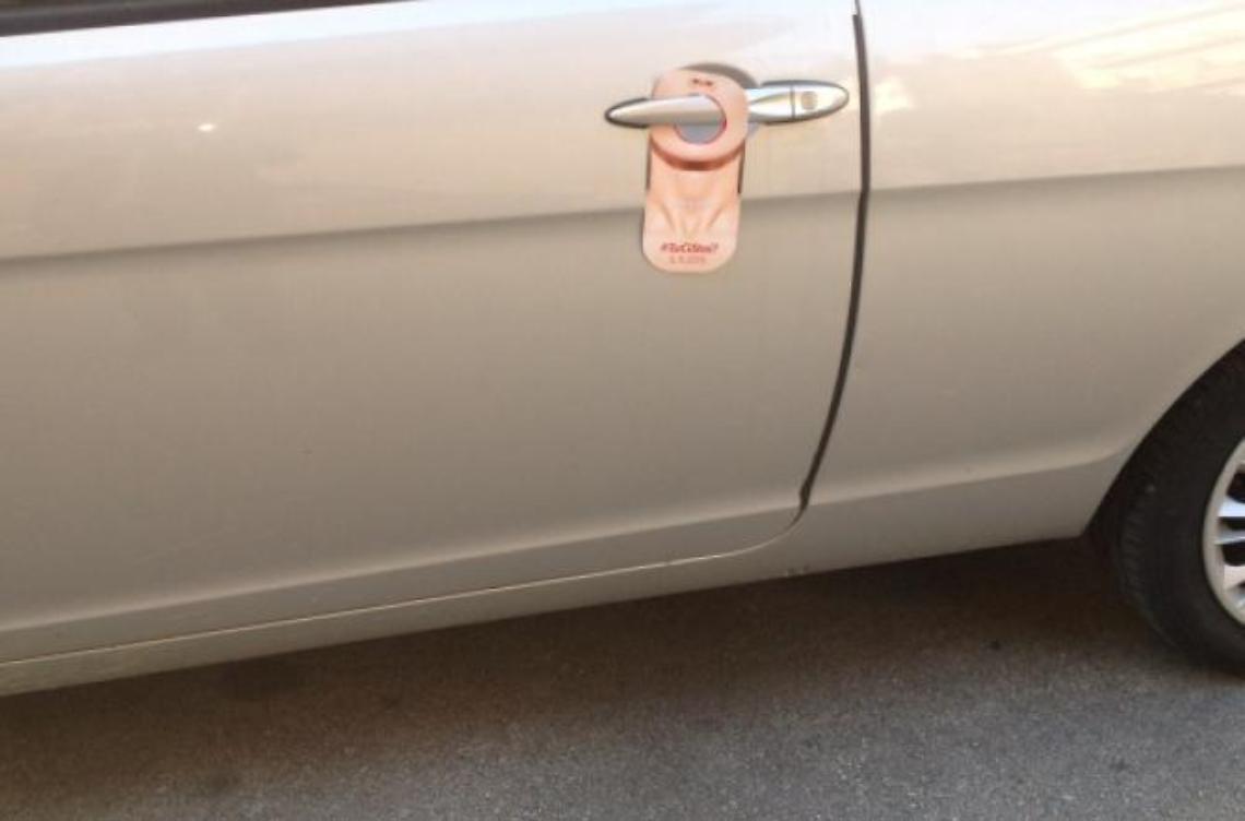 Volantini sexy in città <br>E' caccia aperta <br>agli autori della trovata