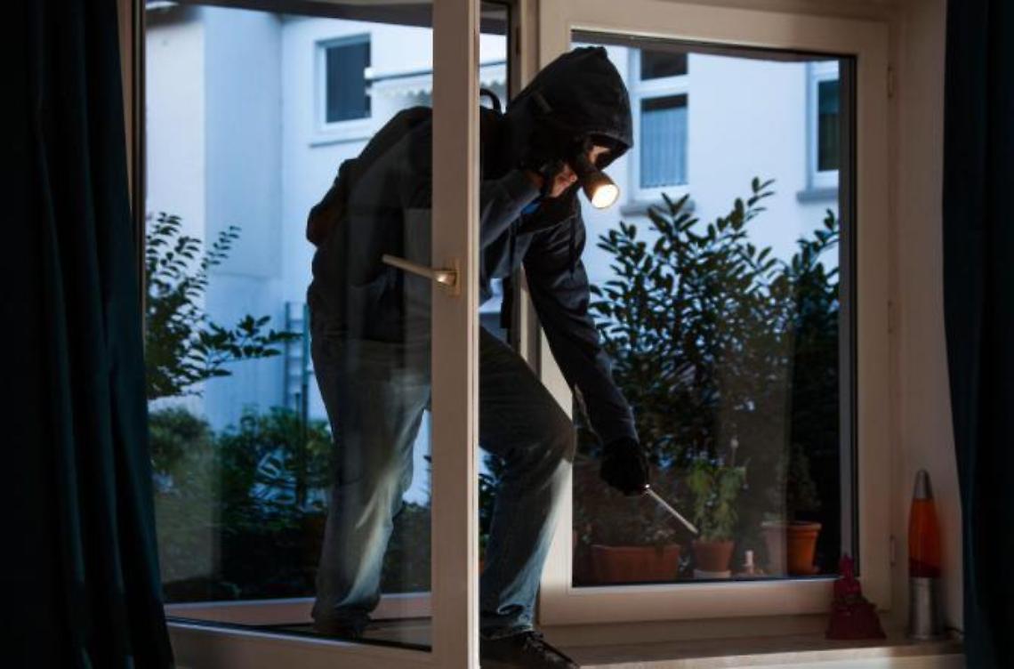 Colpo grosso nella casa  <br>di una ex gioielliera<br>