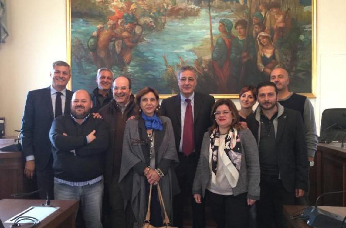 Un Natale innovativo ed ecosostenibile <br>L'albero si farà con i materiali di scarto