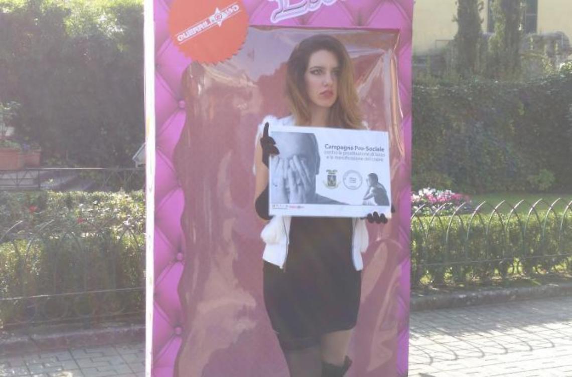 Volantini hot e modelli sexy<br>Svelato il mistero. Da non credere!