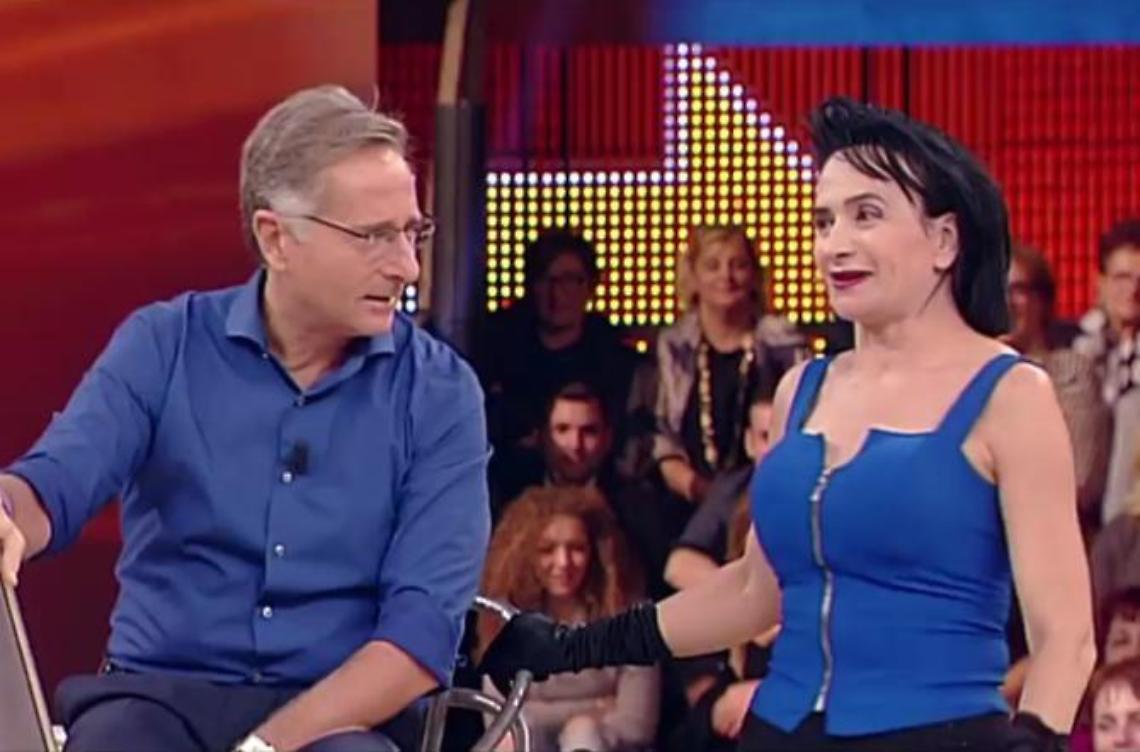Carmen di Avanti un altro <br>spopola in rete e in città
