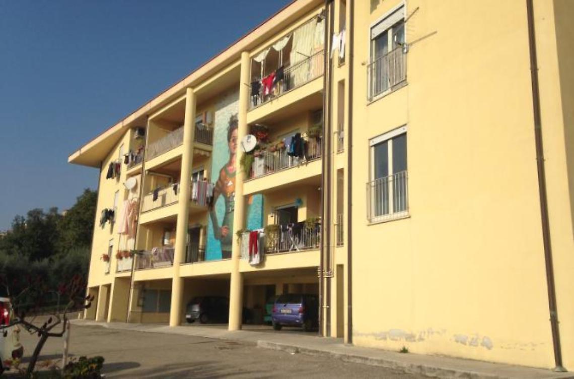 Cede il terreno in via Marciano <br>Palazzo Ater a rischio agibilità