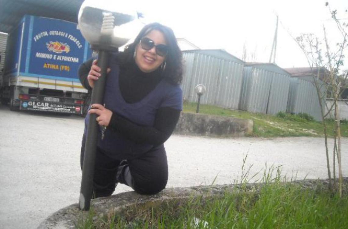 Trovata carbonizzata nell'auto <br>Paese sotto choc per la morte di Maria