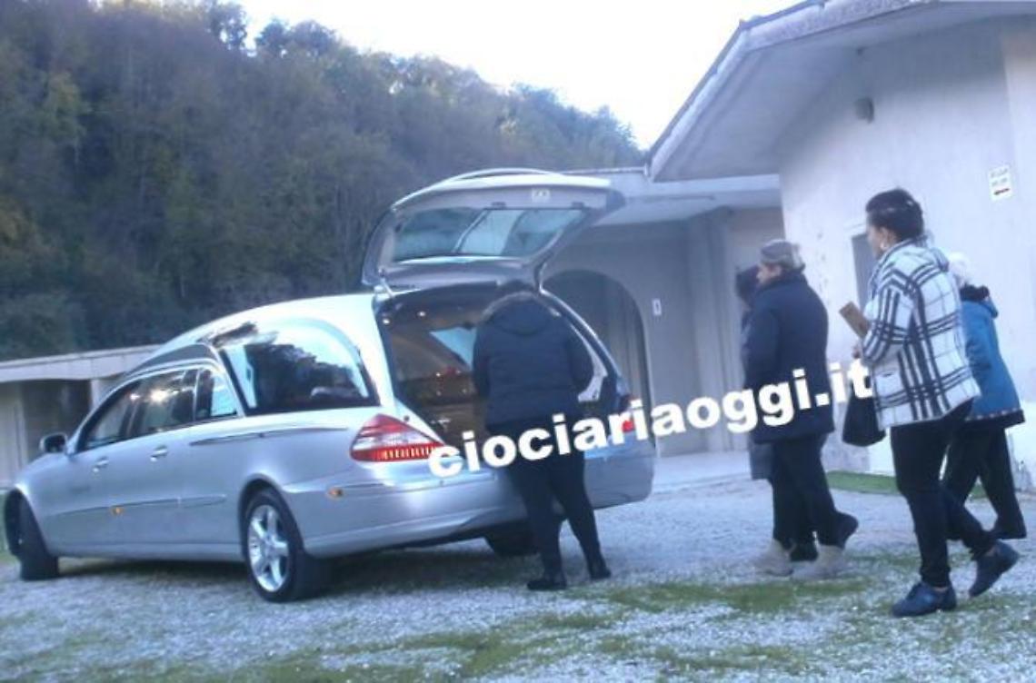 Uccisa e carbonizzata nella sua auto: Maria Migliore sepolta a San Marciano