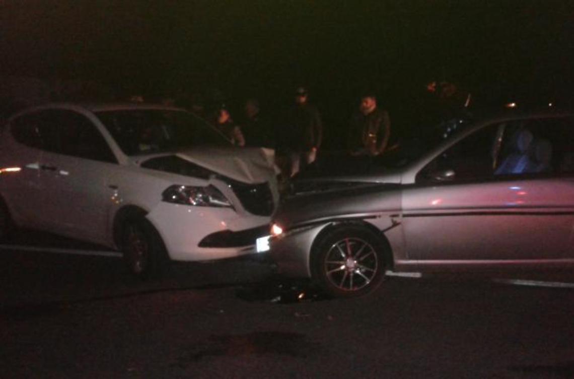 Schianto tra due auto in via per Frosinone: ferita una ragazza